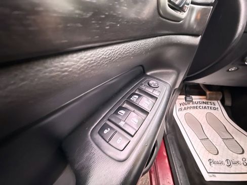 Used 2018 Jeep Grand Cherokee Altitude AWD/4WD image 11