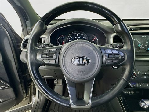 Used 2016 Kia Sorento SX image 18