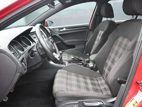 Used 2016 Volkswagen Golf 4-Door FWD image 12
