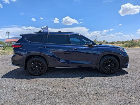 Used 2023 Toyota Highlander XSE FWD image 4