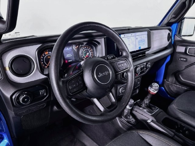 Used 2025 Jeep Wrangler Sport AWD/4WD image 13