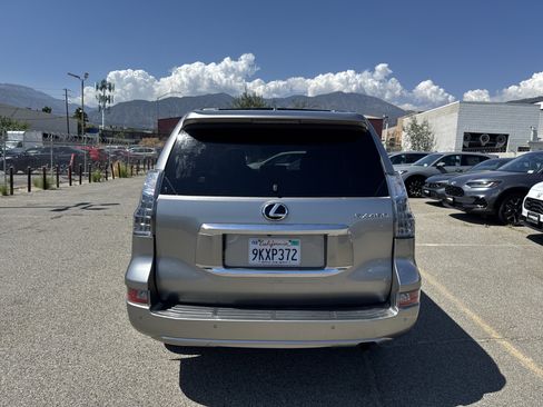 Used 2023 Lexus GX 460 Luxury w/ Off Road Package AWD/4WD image 6