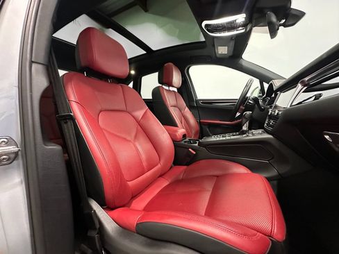 Used 2019 Porsche Macan AWD/4WD image 17