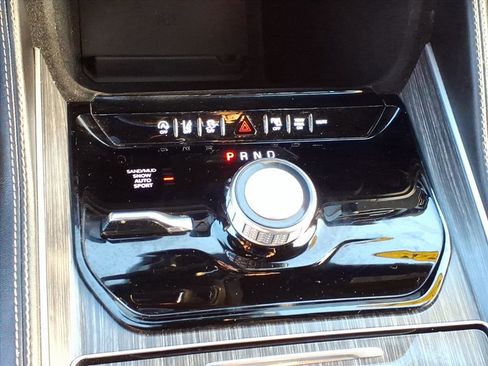 Used 2024 Jeep Wagoneer Series II w/ Flexible Seating Group image 12