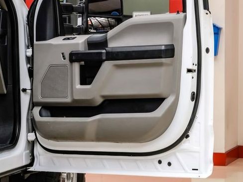 Used 2022 Ford F350 XL w/ Power Equipment Group image 40