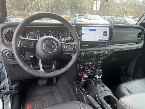 Used 2025 Jeep Wrangler Unlimited Rubicon image 17