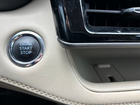 Used 2022 Toyota Highlander Limited FWD image 25