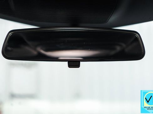 Used 2020 Ford Explorer XLT image 22