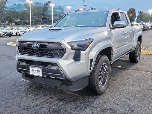 Used 2024 Toyota Tacoma TRD Sport w/ TRD Sport Premium Package AWD/4WD image 4