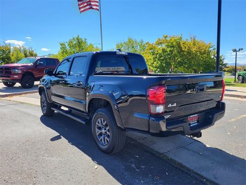 Used 2021 Toyota Tacoma SR5 w/ Technology Package image 7