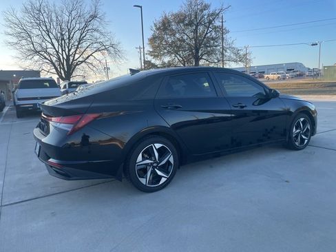 Used 2023 Hyundai Elantra SEL w/ Convenience Package image 3