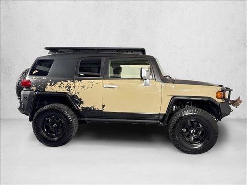 Used 2014 Toyota FJ Cruiser 4WD w/ Upgrade Package image 4
