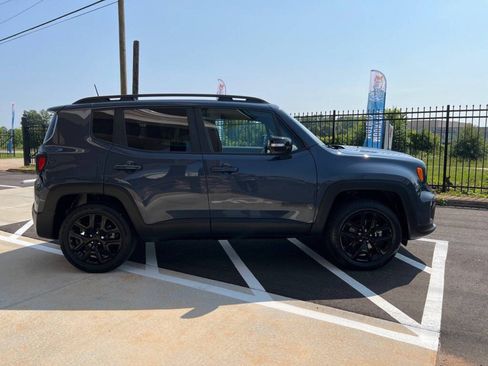 Used 2022 Jeep Renegade Altitude image 6