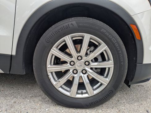 Used 2023 Cadillac XT4 Premium Luxury FWD image 11