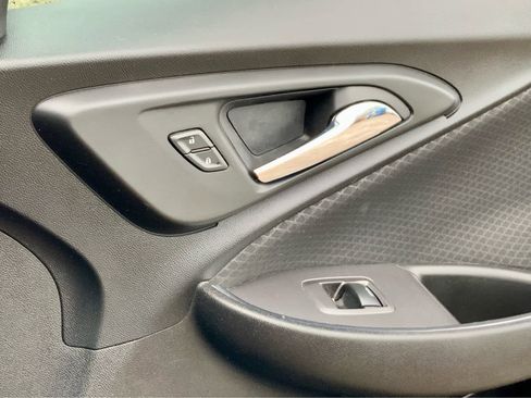 Used 2017 Chevrolet Malibu LT image 51