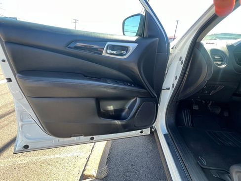Used 2019 Nissan Pathfinder S AWD/4WD image 10