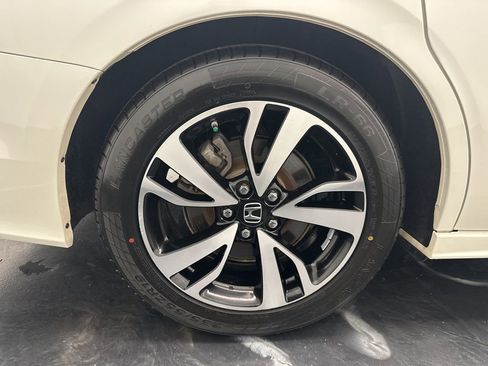 Used 2018 Honda Odyssey Elite image 32