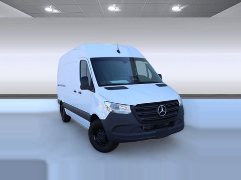 Used 2025 Mercedes-Benz Sprinter 2500 image 7
