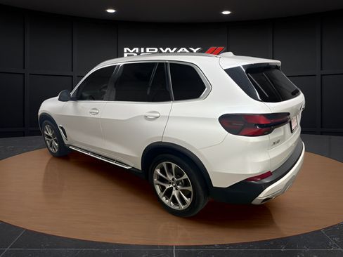 Used 2024 BMW X5 xDrive40i AWD/4WD image 3