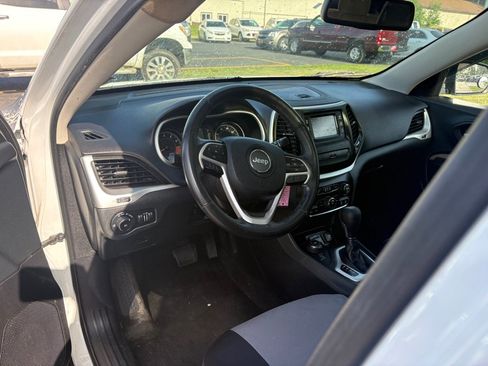Used 2015 Jeep Cherokee Latitude w/ Cold Weather Group AWD/4WD image 13