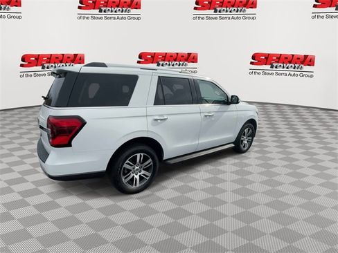 Used 2024 Ford Expedition Limited image 9