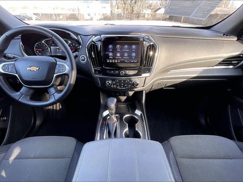 Used 2023 Chevrolet Traverse LT image 16