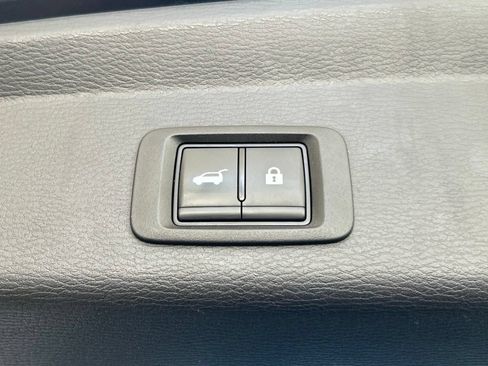 Used 2024 Mitsubishi Outlander SE Black Edition FWD image 37