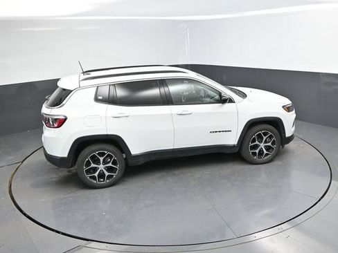 Used 2024 Jeep Compass Latitude AWD/4WD image 32
