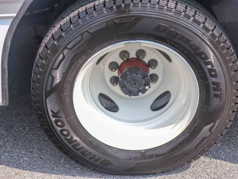 Used 2024 Ford E-450 and Econoline 450 Super Duty w/ Driver's Safety Package RWD image 23