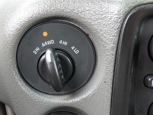 Used 2002 Chevrolet TrailBlazer LT w/ Preferred Equipment Group AWD/4WD image 5