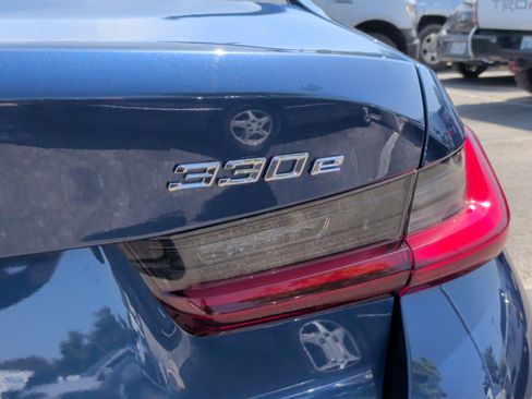 Used 2023 BMW 330e w/ Premium Package RWD image 11