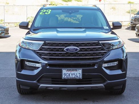 Used 2023 Ford Explorer XLT w/ Equipment Group 202A RWD image 2