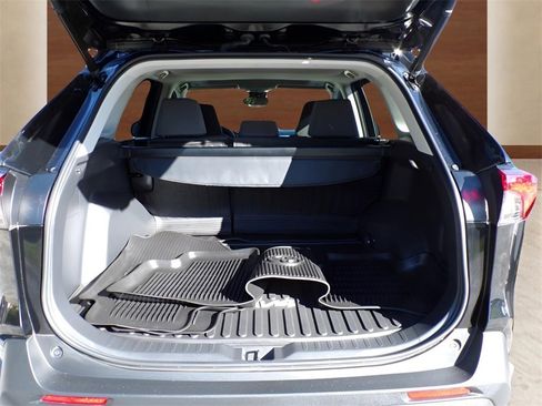 Used 2023 Toyota RAV4 XLE w/ Convenience Package image 10