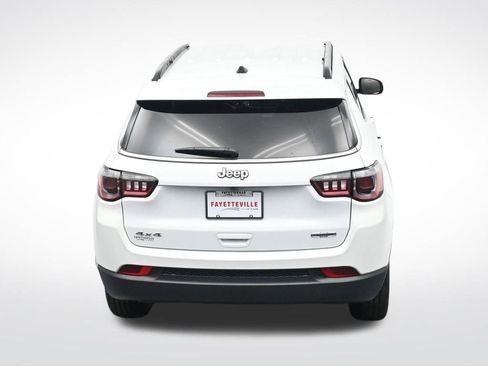 Used 2024 Jeep Compass Latitude image 27