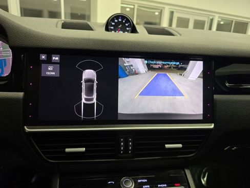 Used 2021 Porsche Cayenne Coupe image 24