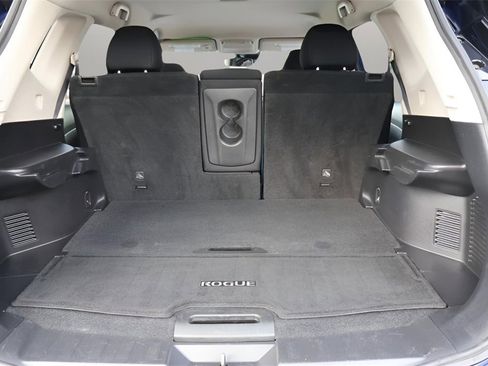 Used 2019 Nissan Rogue SV image 17