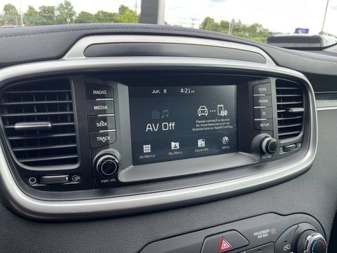 Used 2019 Kia Sorento AWD image 11