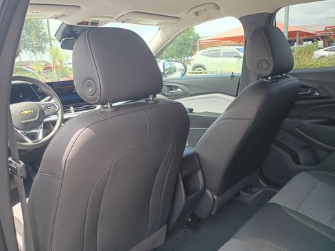 Used 2025 Chevrolet Trax LT w/ LT Convenience Package FWD image 13