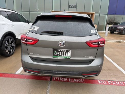 Used 2018 Buick Regal Essence w/ Driver Confidence Package #1 image 4