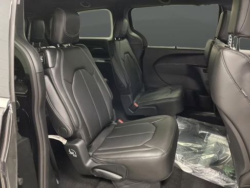 New 2026 Chrysler Pacifica Select image 31