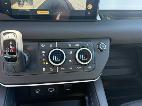 Used 2024 Land Rover Defender 110 S image 22