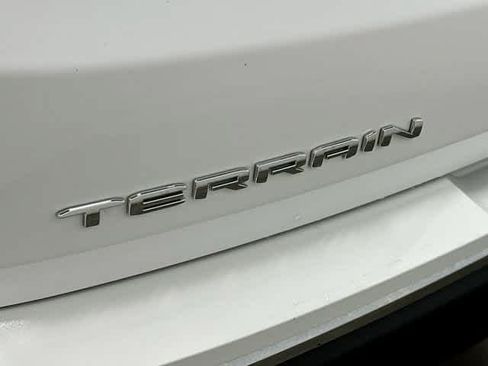 Used 2024 GMC Terrain SLT w/ LPO, Floor Liner Package AWD/4WD image 27