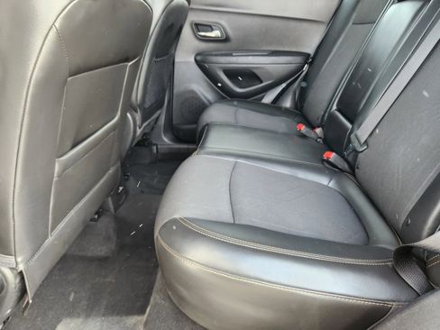 Used 2018 Chevrolet Trax LT w/ LT Convenience Package image 9