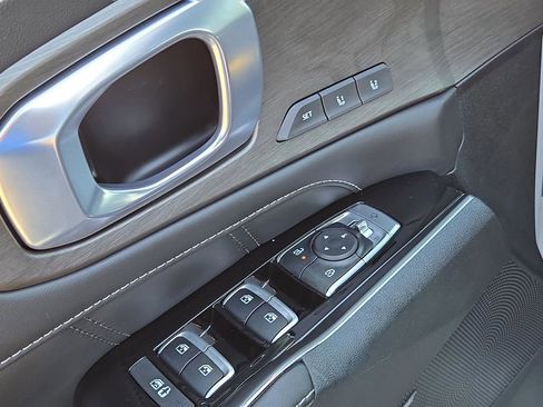 Used 2024 Kia Sorento SX Prestige image 17