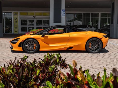 Used 2022 McLaren 720S Performance RWD image 29
