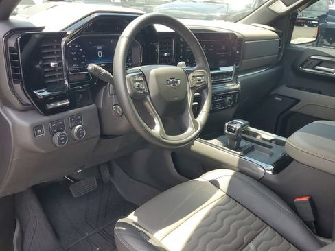 Used 2025 Chevrolet Silverado 1500 ZR2 w/ Technology Package AWD/4WD image 6