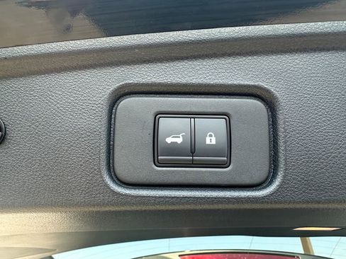 Used 2025 Nissan Pathfinder SL AWD/4WD image 22