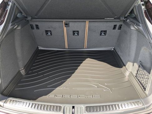 Certified 2025 Porsche Macan image 24