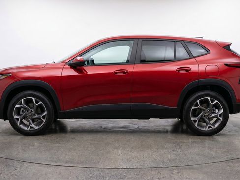 Used 2025 Chevrolet Trax LT w/ LT Convenience Package FWD image 5