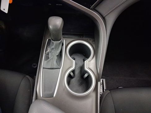 Used 2021 Toyota Camry LE image 15